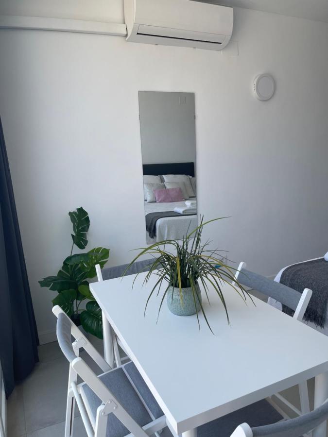 Apartamento Con Vistas Al Mar A Metros De La Playa Carihuela Soleil Apartment Torremolinos Ngoại thất bức ảnh